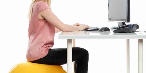 Sitzball als Alternative zum Bürostuhl