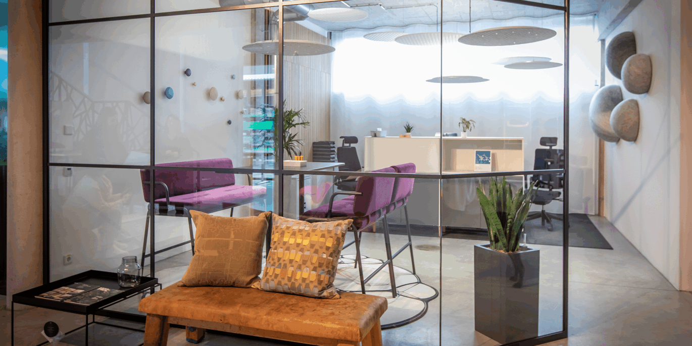 Workplace Wellness bei Schwadke – Moderne Arbeitsräume mit Glas-Meetingboxen Workplace Wellbeing bei Schwadke - Moderne Arbeitsräume mit Glas-Meetingboxen