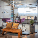 Workplace Wellbeing bei Schwadke - Moderne Arbeitsräume mit Glas-Meetingboxen