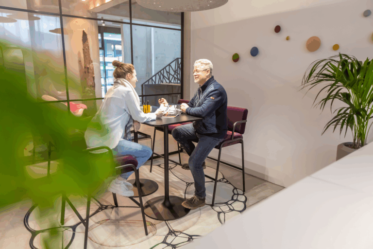 Digital Detox Titelbild Modern gestalteter Büroraum, um Digital Detox möglich zu machen